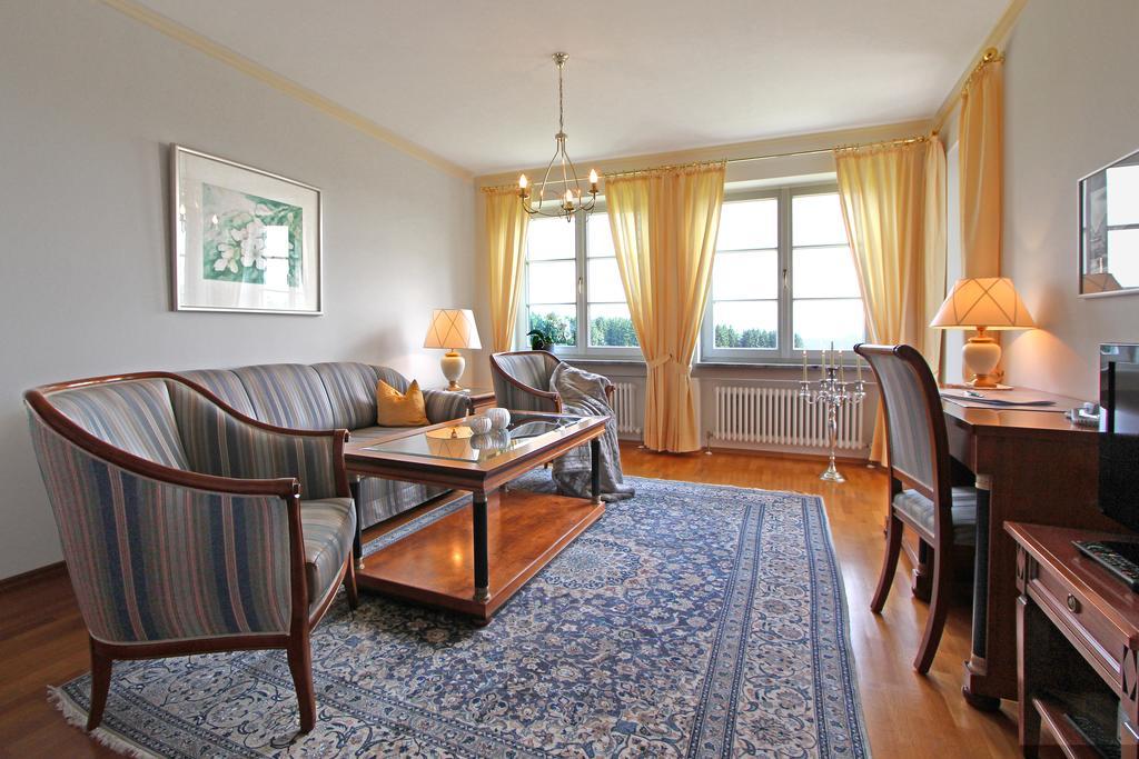 Gaestehaus Schloss Kronburg Екстериор снимка